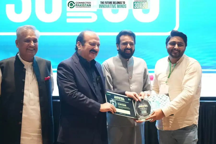 Connected Pakistan officials handing Alizaib Hassan the 30 Under 30 certificate