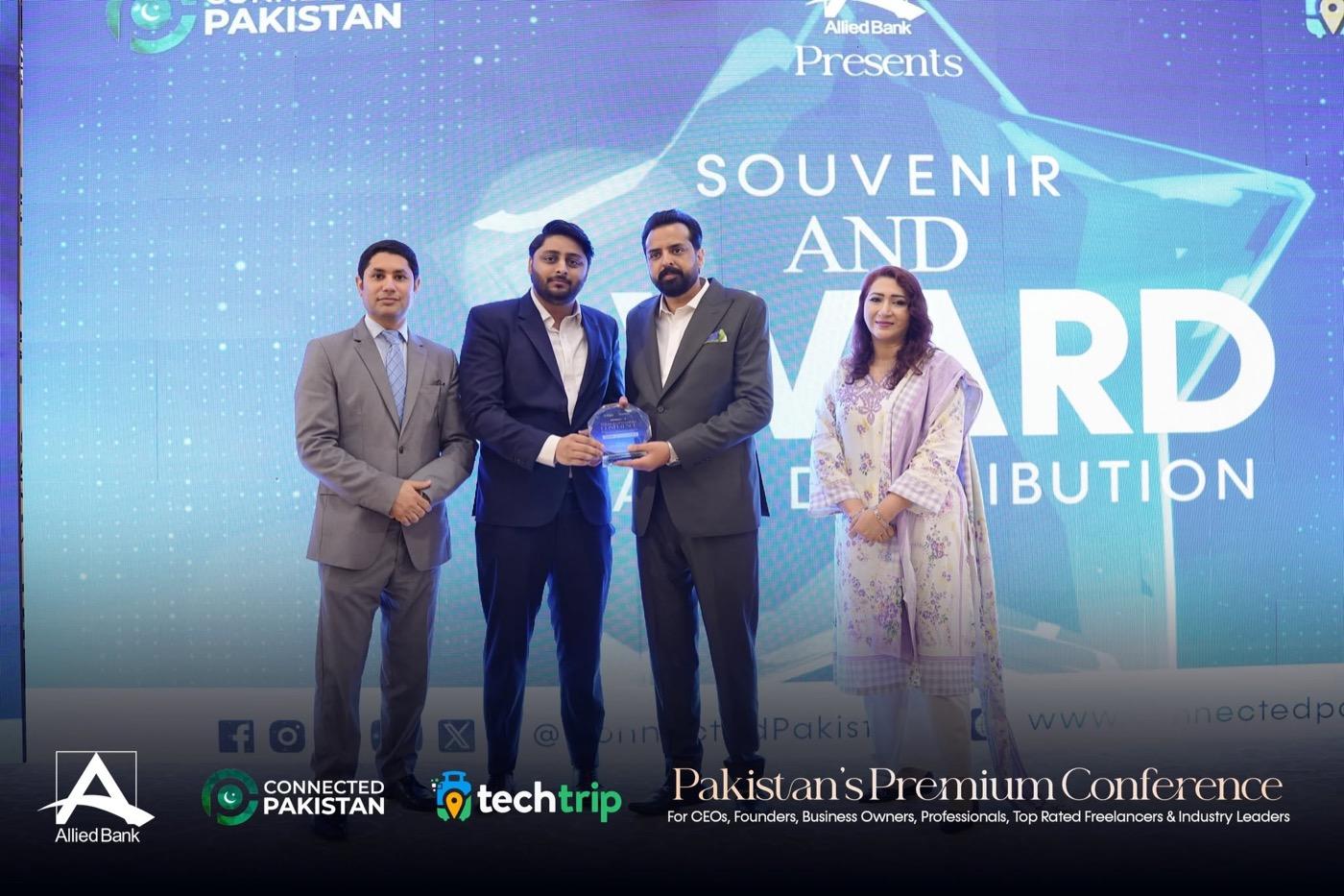 Alizaib Hassan receiving the Connected Pakistan 30 Under 30 award on stage