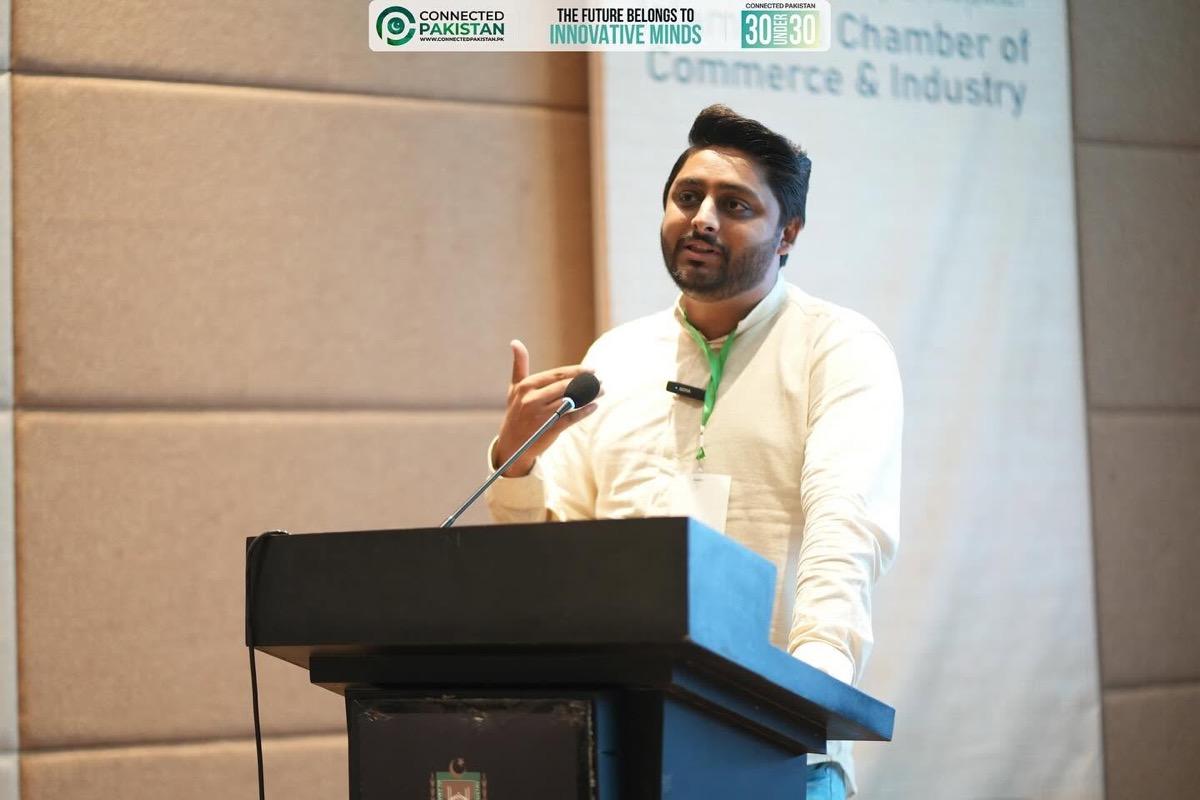 Alizaib Hassan speaking at the Connected Pakistan 30 Under 30 innovation summit